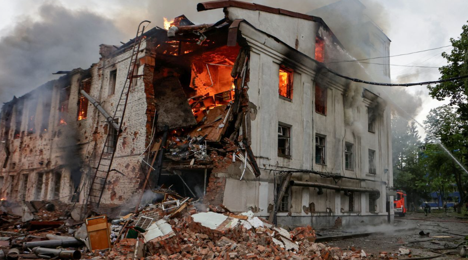 Украина: Две жртви и над 60 повредени во ноќните руски напади врз Харков