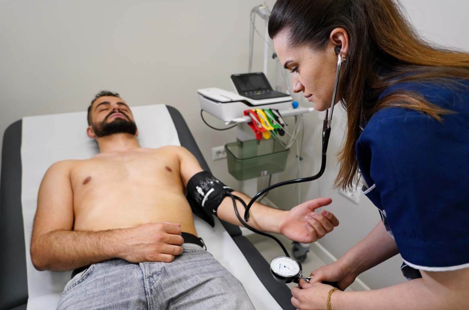 Кардиолозите откриваат: Само три минути дневно со оваа техника можат да го зајакнат срцето и да го намалат крвниот притисок