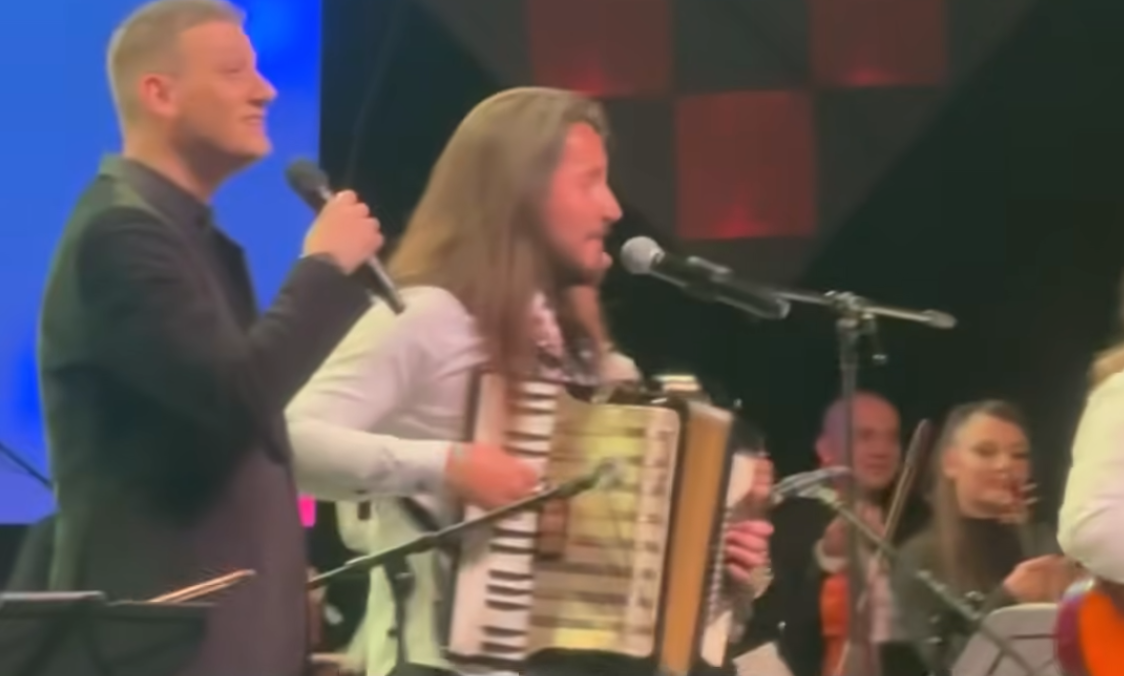 Колумбиецот Јанко ја пее „Велат не нема“ со Влатко Миладиноски – Македонците воодушевени (видео)