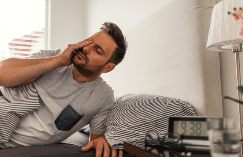 Кардиолозите предупредуваат: Ова никако не го правете веднаш по будењето