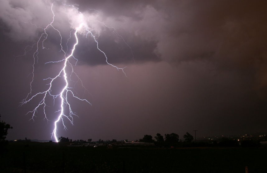 Најава за дестабилизација на атмосферата: Локални врнежи, грмежи и невреме!