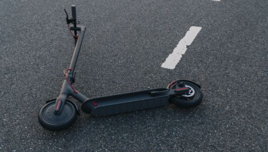 Тешко повреден малолетник во Скопје, паднал од електричен тротинет