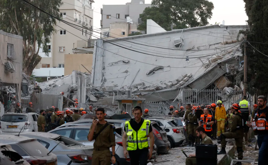 Најмалку 25 загинати во ирански ракетен напад во близина на Тел Авив