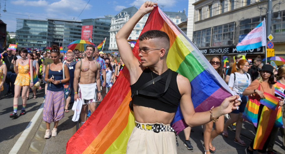 Унгарската полиција ја забрани Парадата на гордоста во Будимпешта