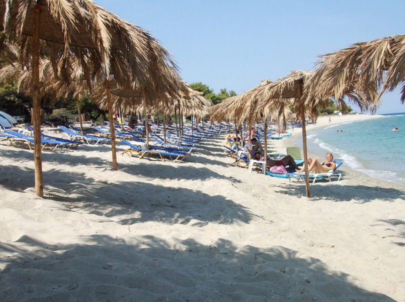 Трагедија: Македонка почина на плажа во Грција