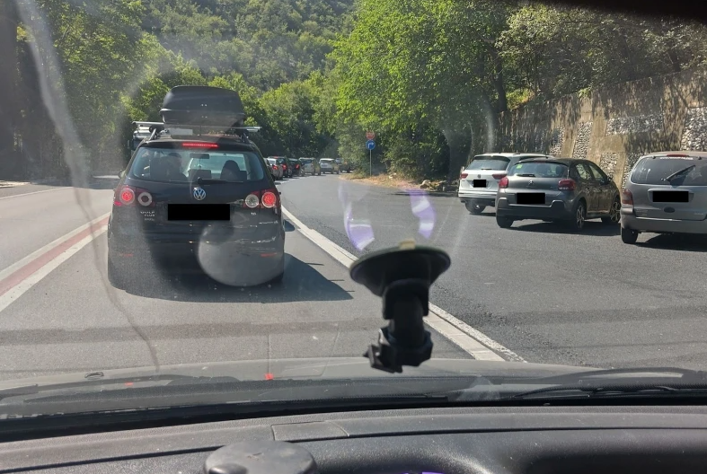 Сообраќаен хаос кон Грција: Километарски колони кај Кресненската Клисура