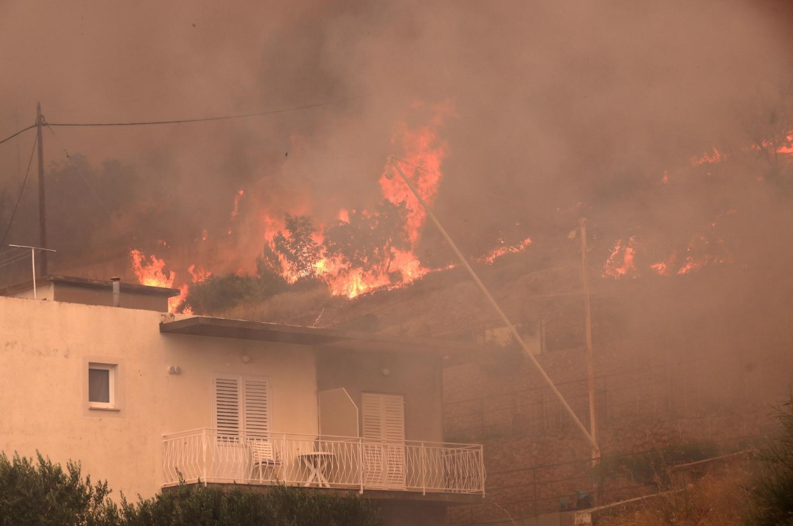 Жителите во Далмација зборуваат за пироман на мотор кој подметнувал пожари