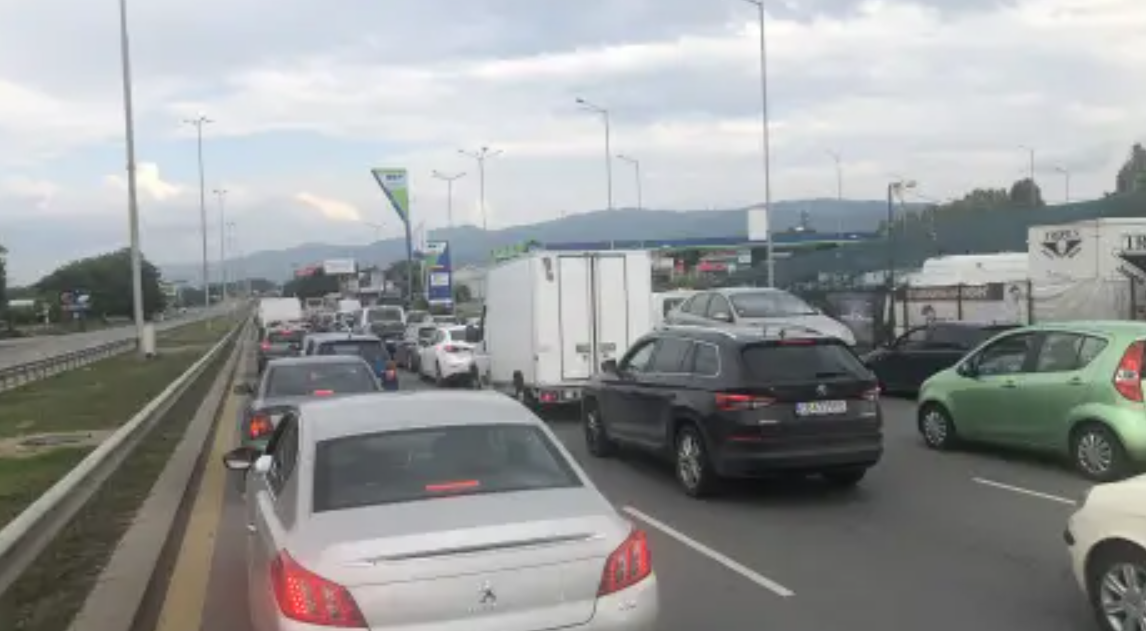 Подгответе се за големи гужви овој викенд доколку одите во Грција: Еве што треба да знаете