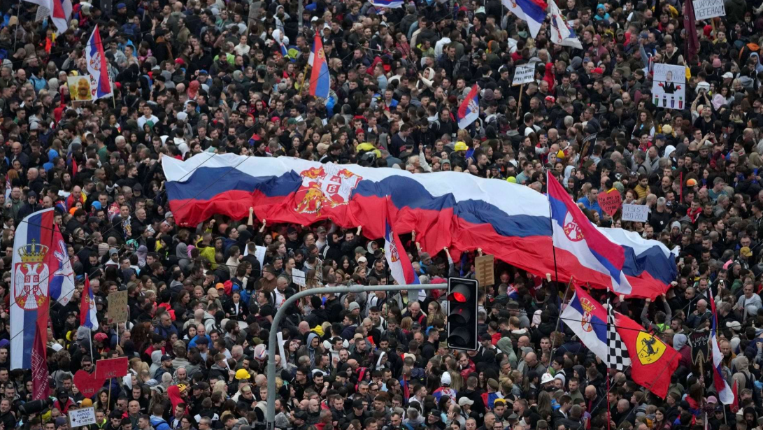 Голем студентски и граѓански протест вечерва во Белград против владеењето на Вучиќ