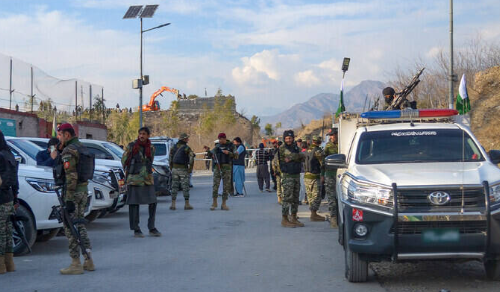 Самоубиствен напад во Пакистан: Убиени најмалку 16 војници