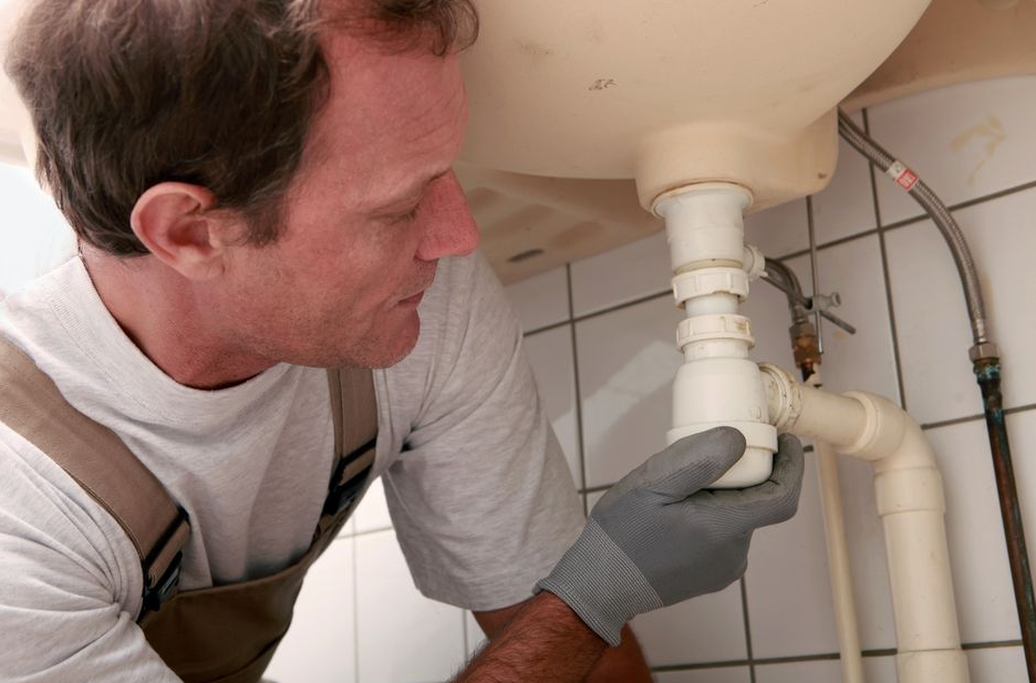 Мајстор наплати 100 евра за 10 минути работа – одговорот што го даде за тоа зошто наплаќа толку многу ја разбесни јавноста