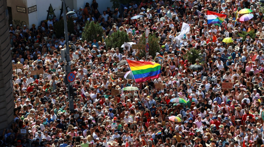 И покрај забраната – илјадници луѓе на Парадата на гордоста во Будимпешта: Полицијата добила посебно овластување