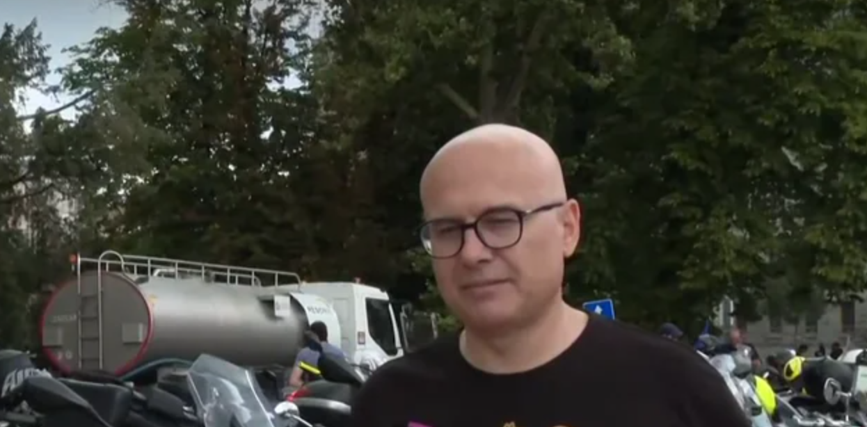 Вучевиќ: Време е да се стави крај на Шарената револуција