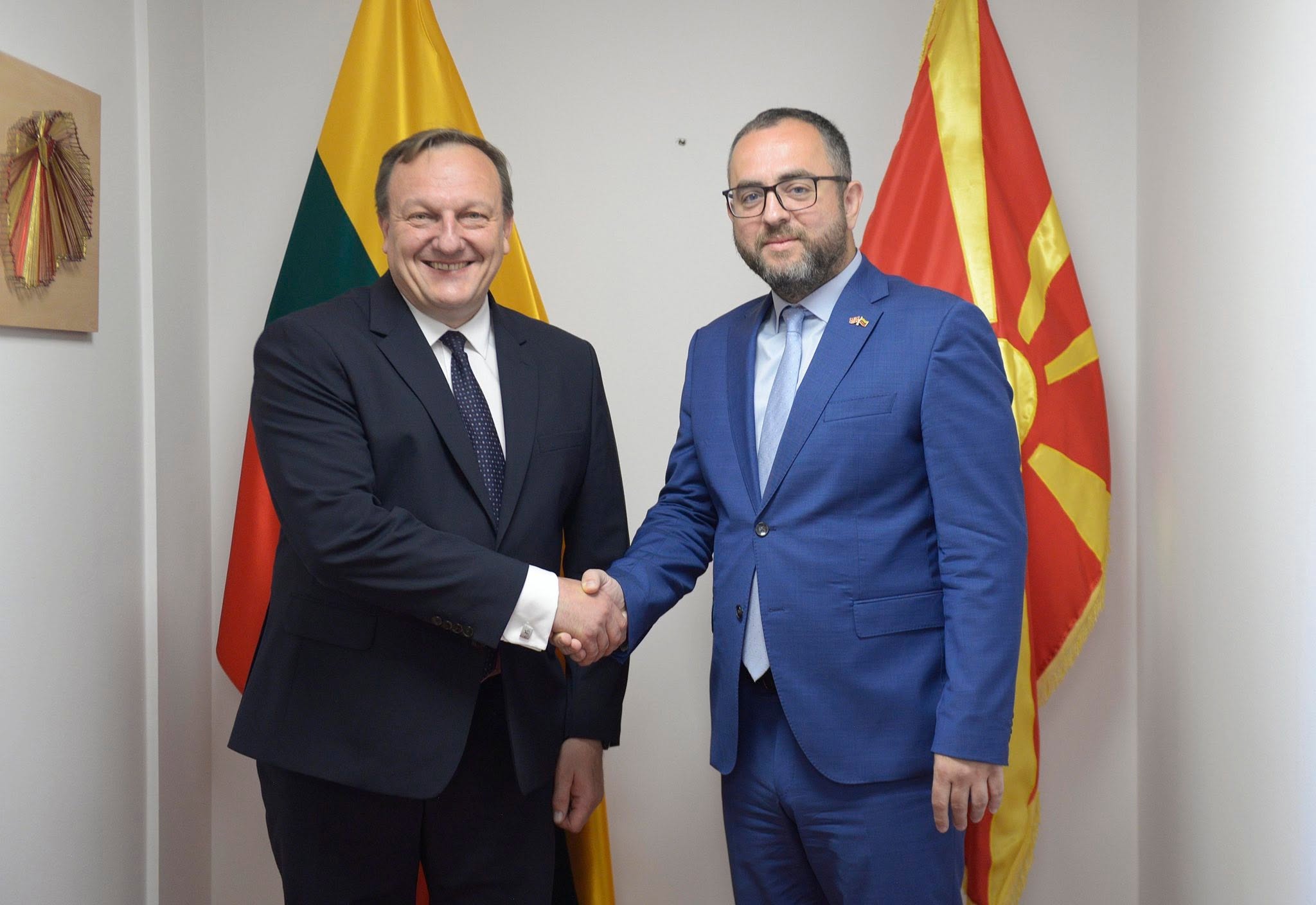 Тошковски и Кондратович: Одлична соработка на полето на безбедноста, потпишан протокол за реадмисија и голема поддршка од Литванија на европскиот пат на Македонија