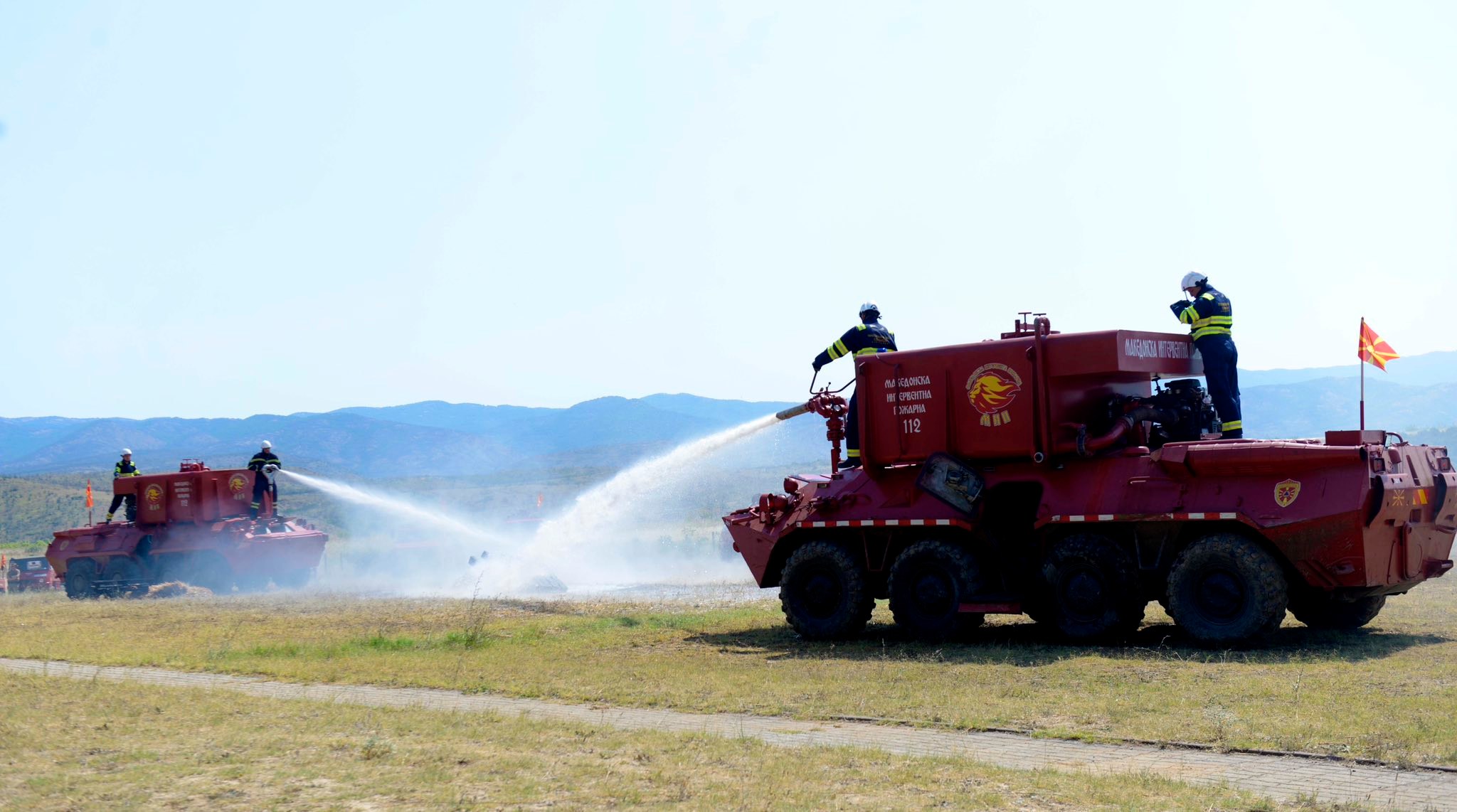 Тошковски: Македонија доби „Македонска интервентна пожарна“ од 43 специјални транспортни возила за справување со пожарите