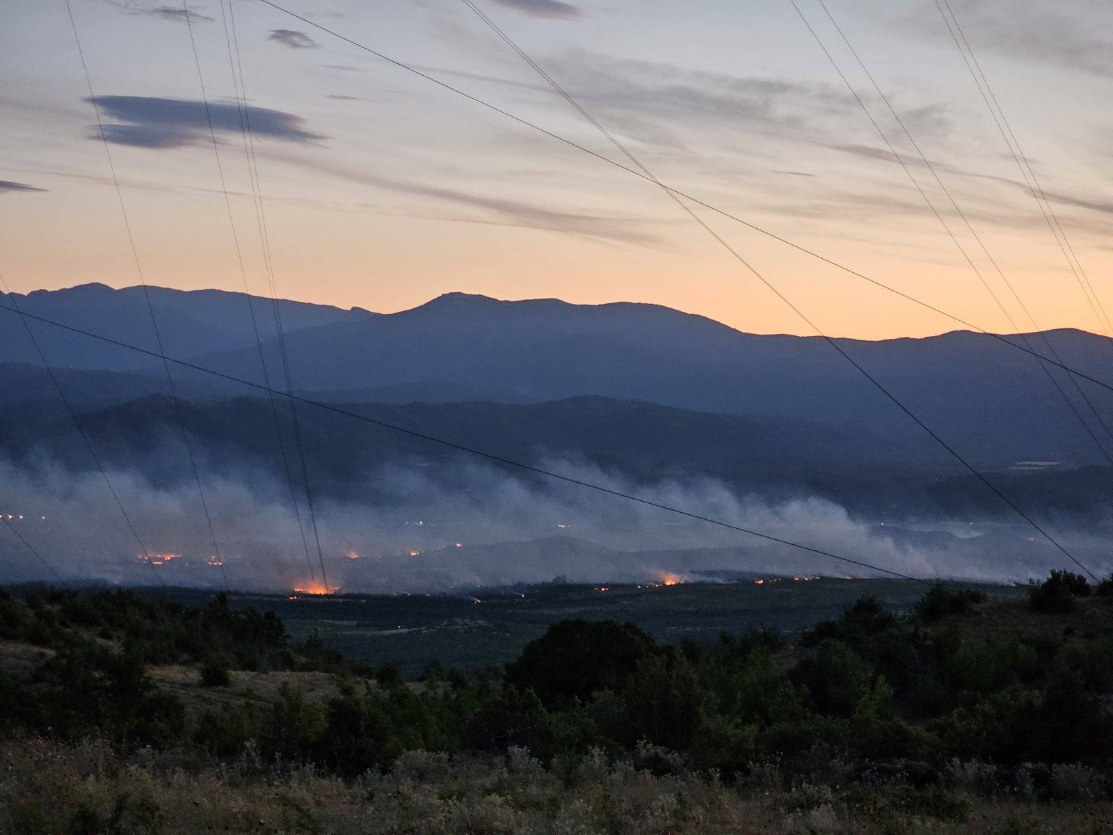 Пожарот во Валандовско ставен под контрола – над 60 лица се бореа со огнената стихија
