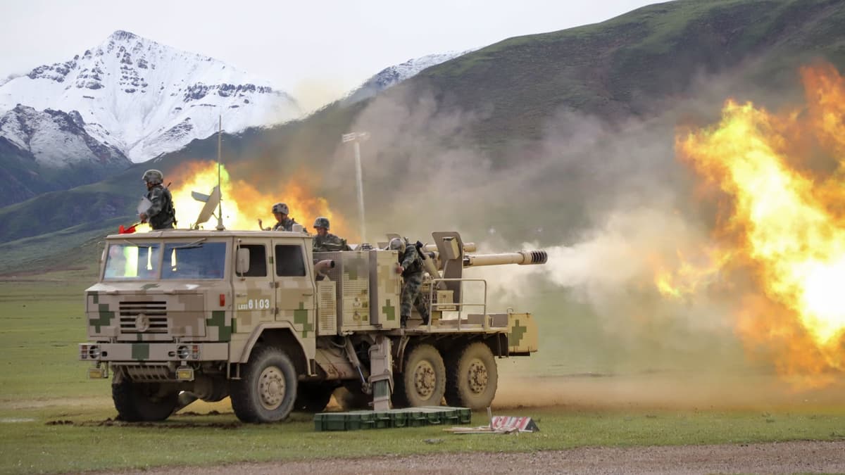 Кина претстави дронови што се лансираат од артилериски проектили – овој тип на дронови има една техничка предност