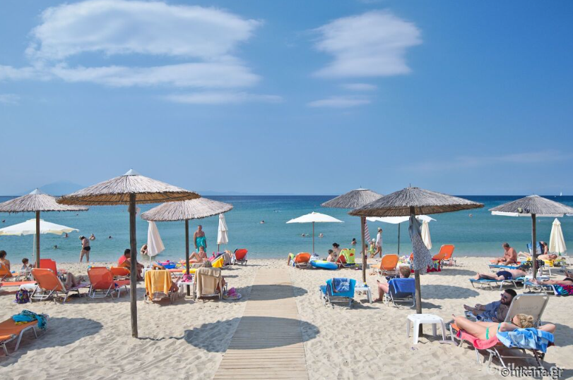 “Никогаш повеќе нема да го посетам ова место во Грција” – туристка шокирана од цените на лежалките во овој дел на Грција