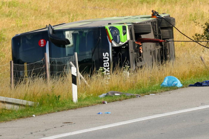 Се преврте автобус во северна Германија, повеќе од 20 повредени