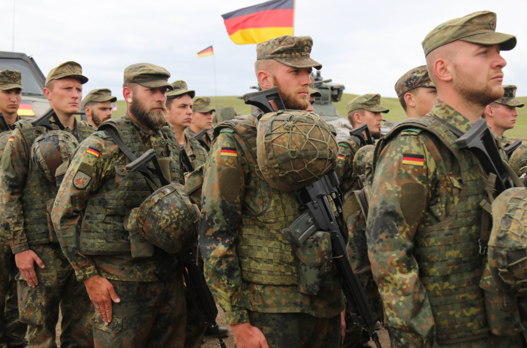 Германија воведува воен рок во траење од шест месеци