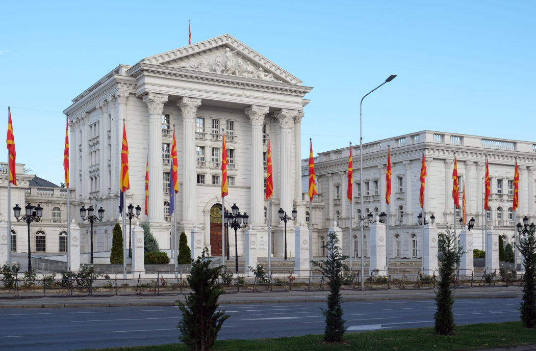 Владата со препораки: Бремените жени и постарите од 60 години да се ослободат од работа