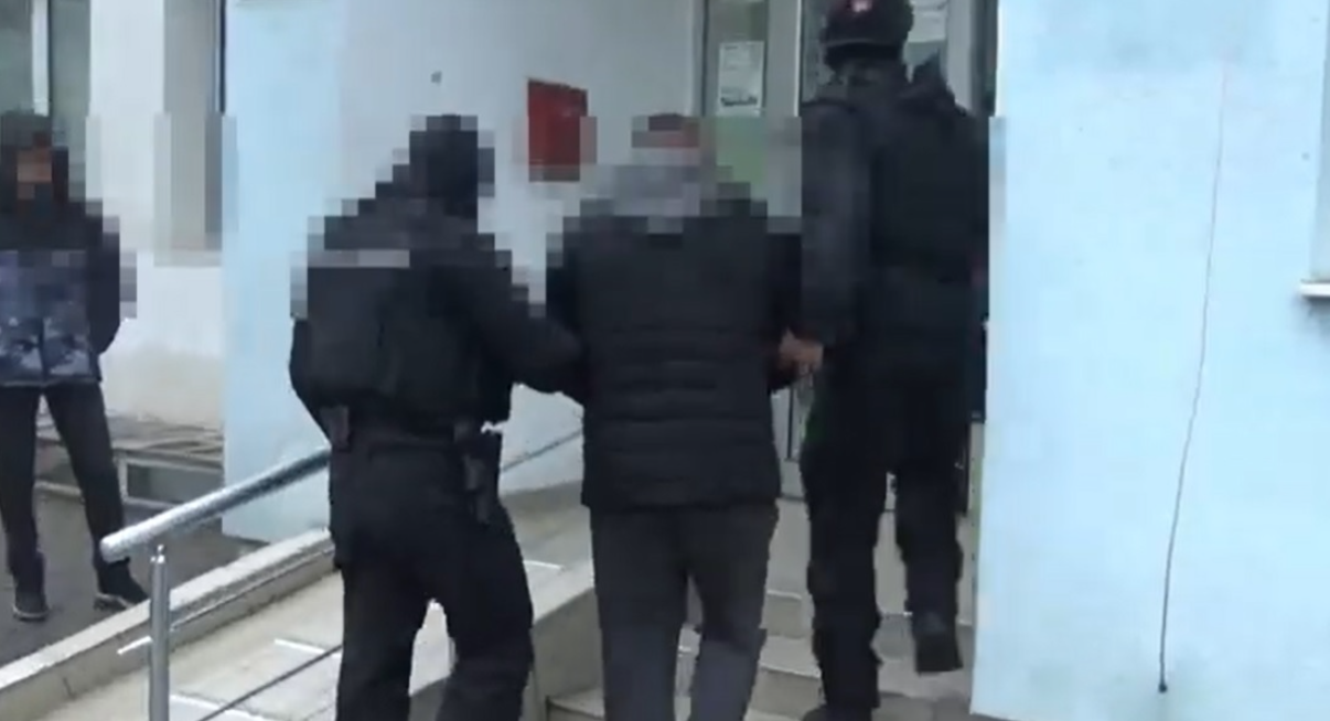 Претреси во Скопје, две лица лишени од слобода, запленета дрога и оружје