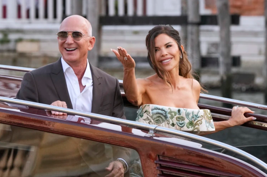 Џеф Безос со легендарен свадбен поклон за својата сопруга – ова никој не го очекуваше, милијардерот го изненади светот!