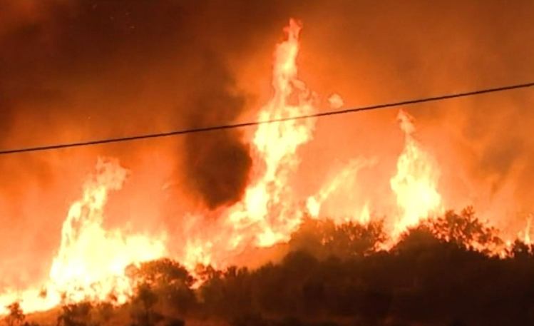 Голем пожар на Тасос: Евакуации и паника меѓу туристите