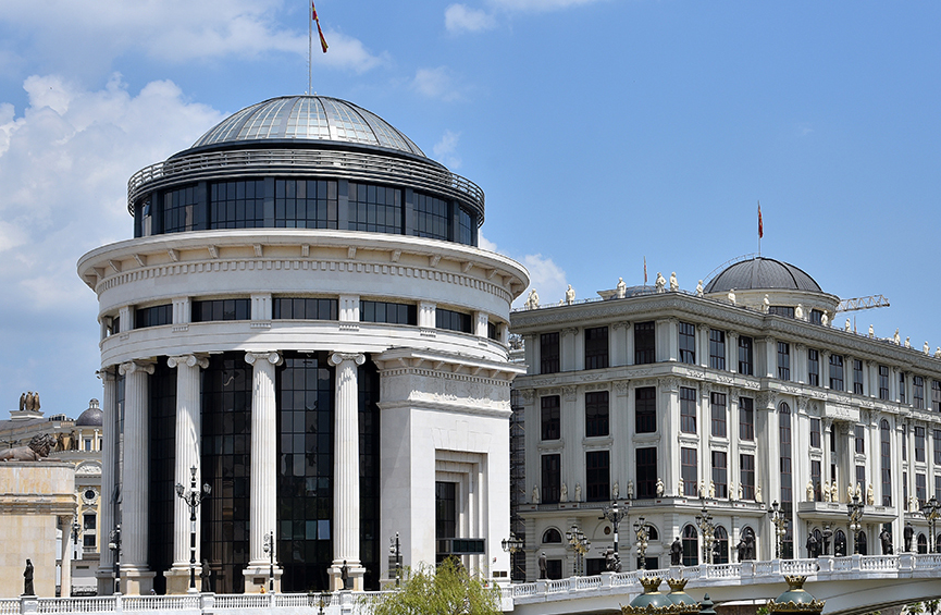 Обид за убиство во Битола, поведена истрага: Со кујнски нож избоден продавач на тезга на пазар во Битола