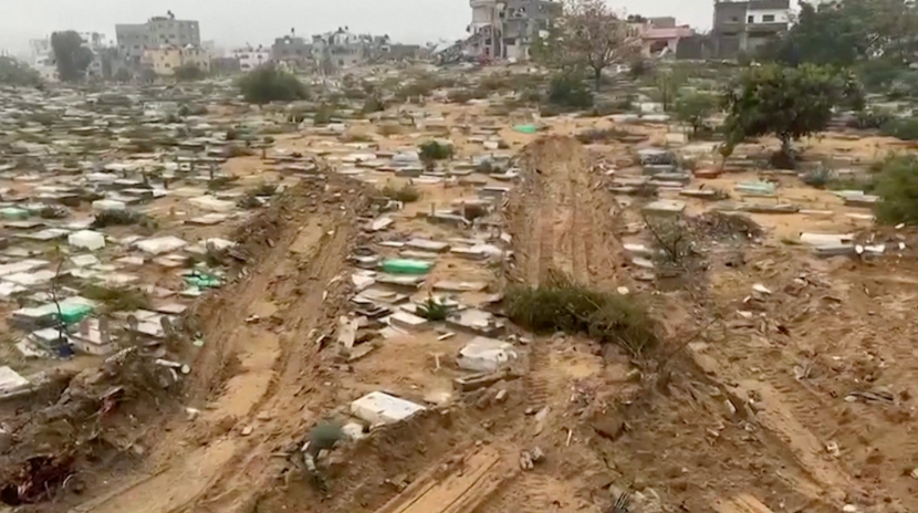 Израелските сили со тенкови и булдожери уништија гробишта во јужниот дел на Појасот Газа