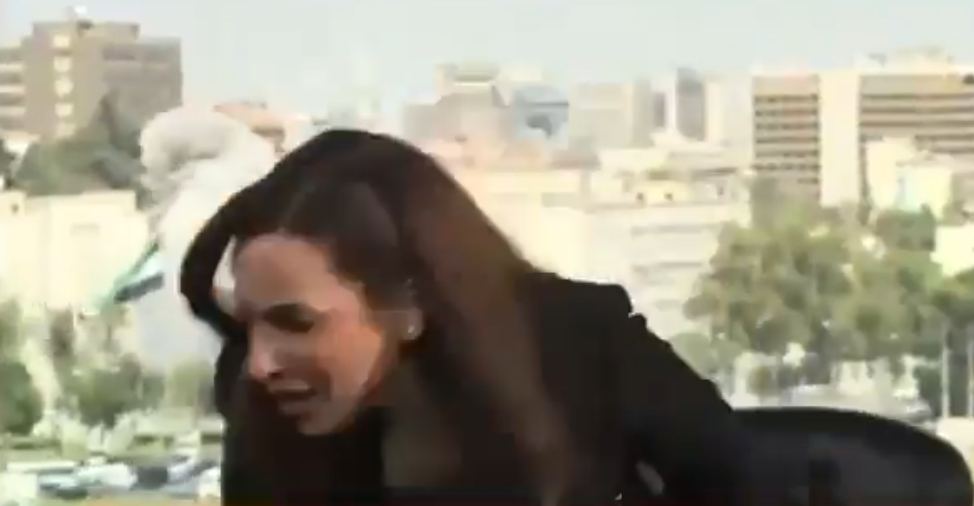 Израелски напад во Дамаск го прекина преносот во живо: Водителката не можеше да продолжи со своето обраќање [ВИДЕО]