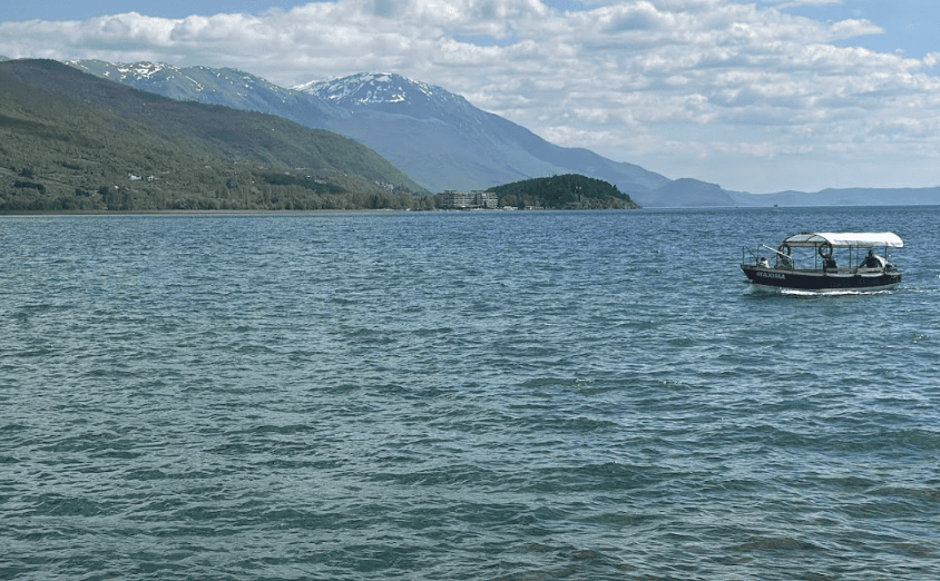 Турист од БиХ починал на плажа во Охрид