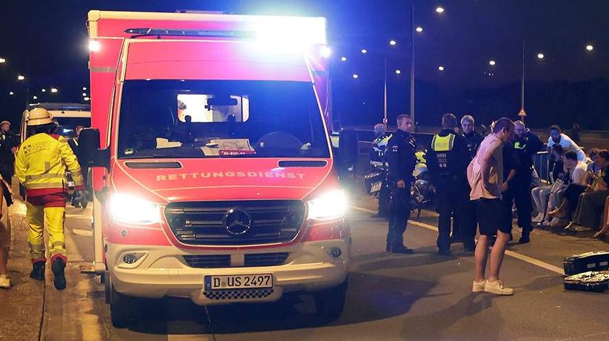 Инцидент на саем во Диселдорф откако огномет заврши во публиката – има повредени