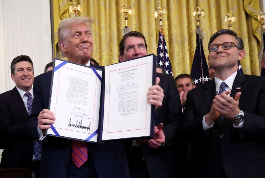 ОВА МОЖЕ ДА ГО ПРОМЕНИ СВЕТОТ: Трамп го потпиша можеби најголемиот и најдобар закон во историјата