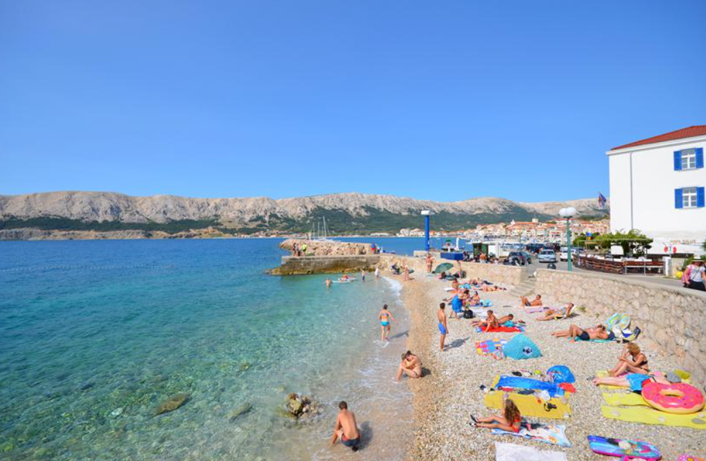 “Вие не сте патлиџан туристи, вие сте паштета туристи”: Странските туристи удрија по цените во Хрватска, Хрватите им порачаа да не доаѓаат