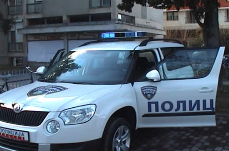 ДРАМА ВО СКОПЈЕ: Искршено полициско возило по сообраќајна контрола