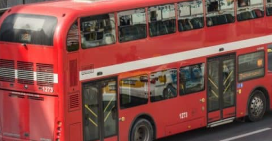 Автобус на ЈСП се запалил во движење – возачот итно пренесен на токсикологија