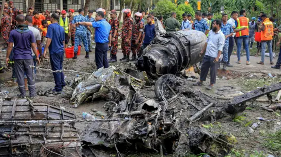 Расте бројот на жртви во трагедијата во Бангладеш: Најмалку 27 загинати од кои 25 деца во авионската несреќа во Дака