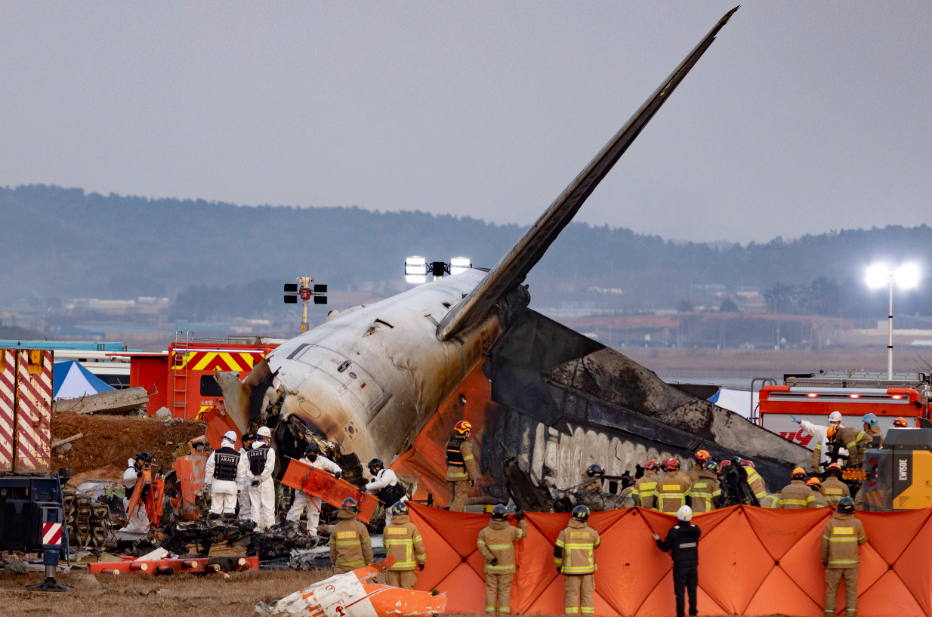 Откриена причината за најтешката авионска несреќа во историјата на Јужна Кореја: Пилотска грешка довела до трагедијата