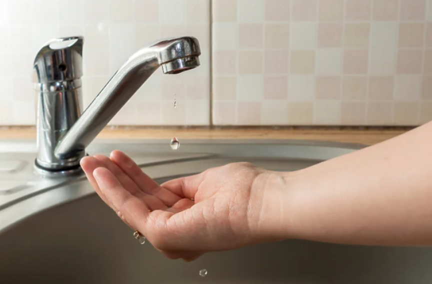 СКОПЈЕ НА РАБ НА СУША: Водовод предупредува дека водата исчезнува, граѓаните да ја користат одговорно!