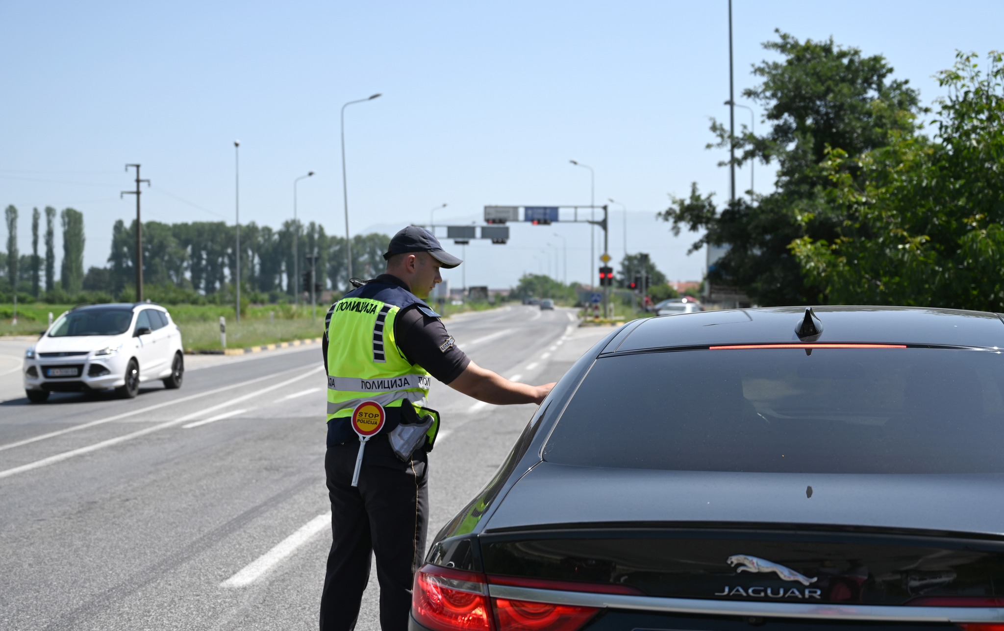 Приведен возач од гостиварско, управувал возило со брзина поголема од дозволената