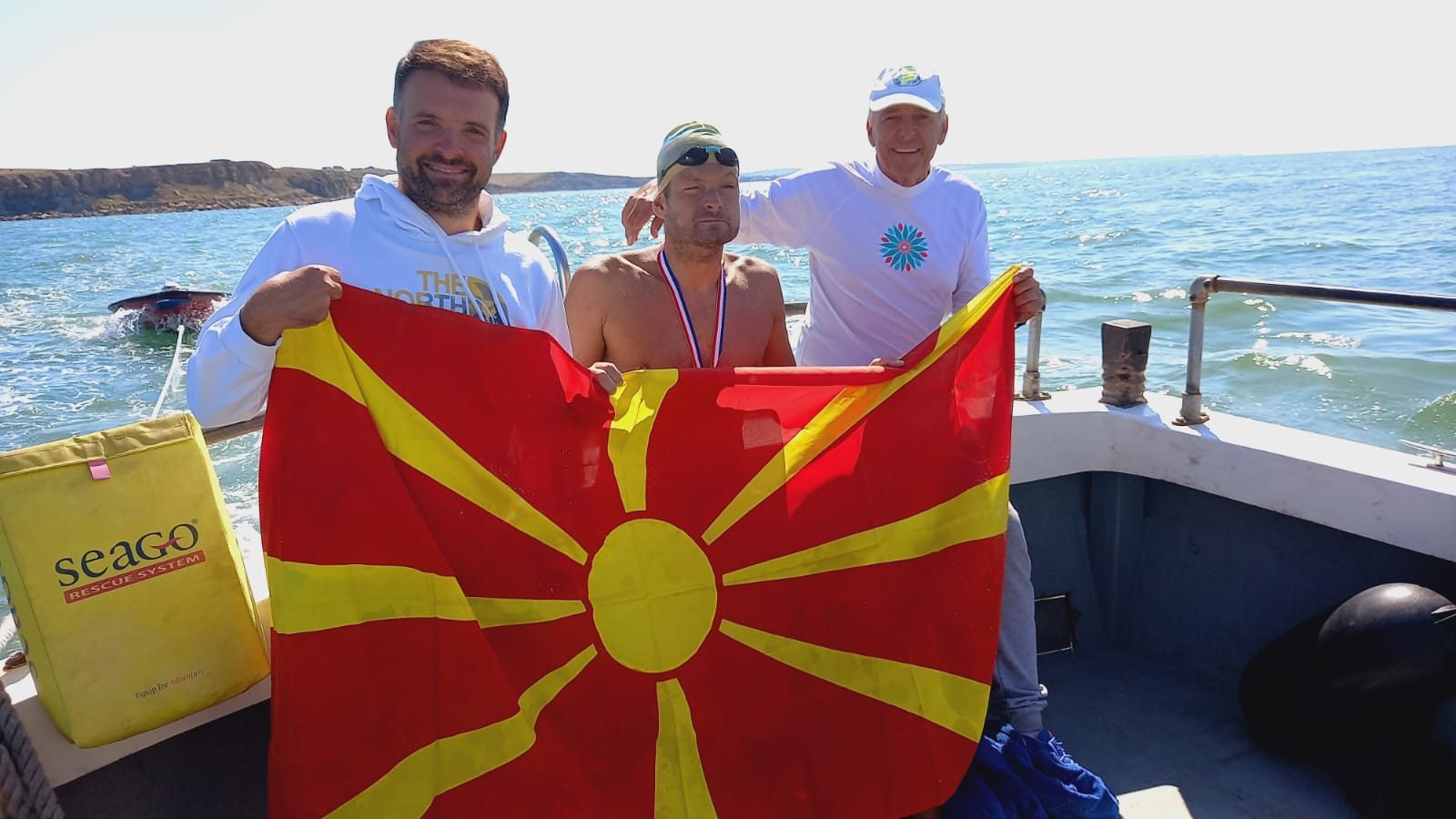 Евгениј Поп Ацев го преплива Ла Манш и влезе во историјата – само петти Македонец со таков подвиг