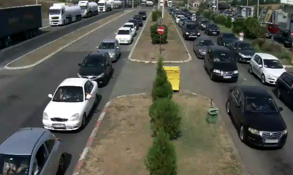 Важни информации за возачите во Македонија: Еве каде се најголемите гужви и каква е состојбата на патиштата низ државава