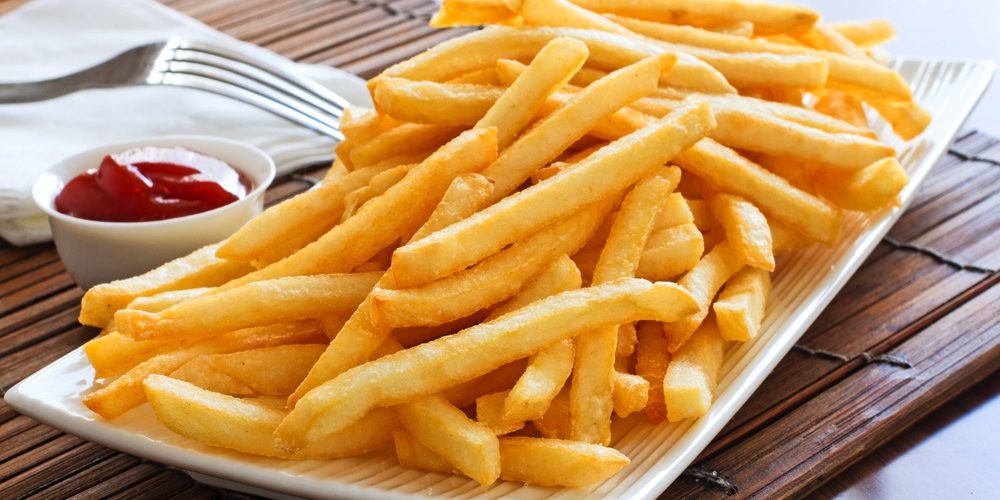 Консумирањето големи количини помфрит го зголемува ризикот од овие болести