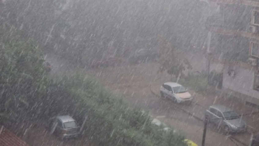 Следува силно невреме во Македонија, обилни дождови, ветер и громови!