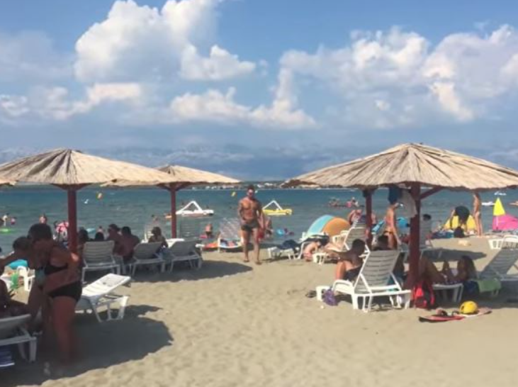 Шок глетка на плажа во Хрватска: Вака дошла да се сонча на плажа, посетителите бурно реагирале!