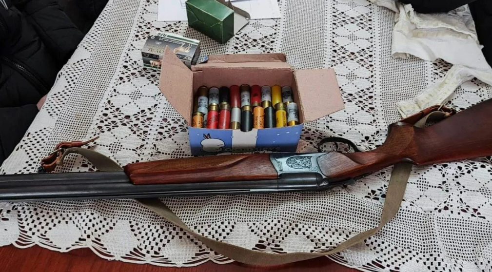 Кривична пријава против штипјанец, при претрес кај него пронајдени ловна пушка, куршуми и пиротехнички средства