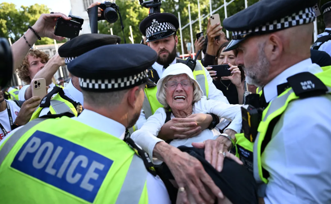 Вака изгледа слободата во Британија: 474 лица уапсени на протест за Палестина, помеѓу нив и 89-годишна жена