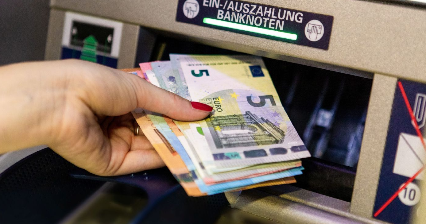 Германците се откажуваат од готовината