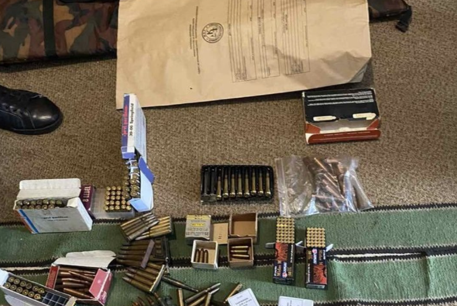 Претрес во Зајас, пронајдени оружје и муниција, приведени две лица